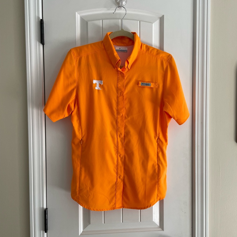 University of Tennessee Columbia PFG Button Up Women’s Small